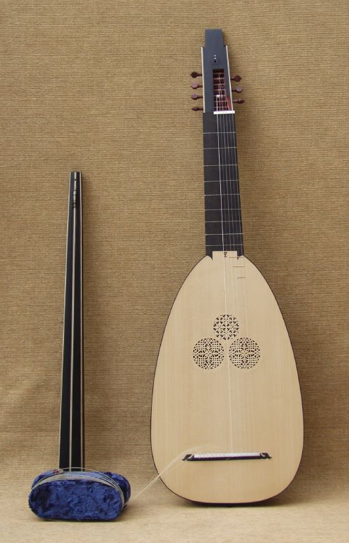 Folding theorbo after Buechenberg